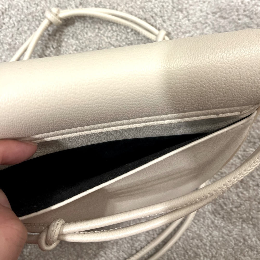 ⭐️5/$25⭐️ Ivory White Crossbody Purse - Picture 7 of 9